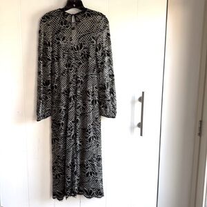 Zara midi lace dress black / white size M  Like New!